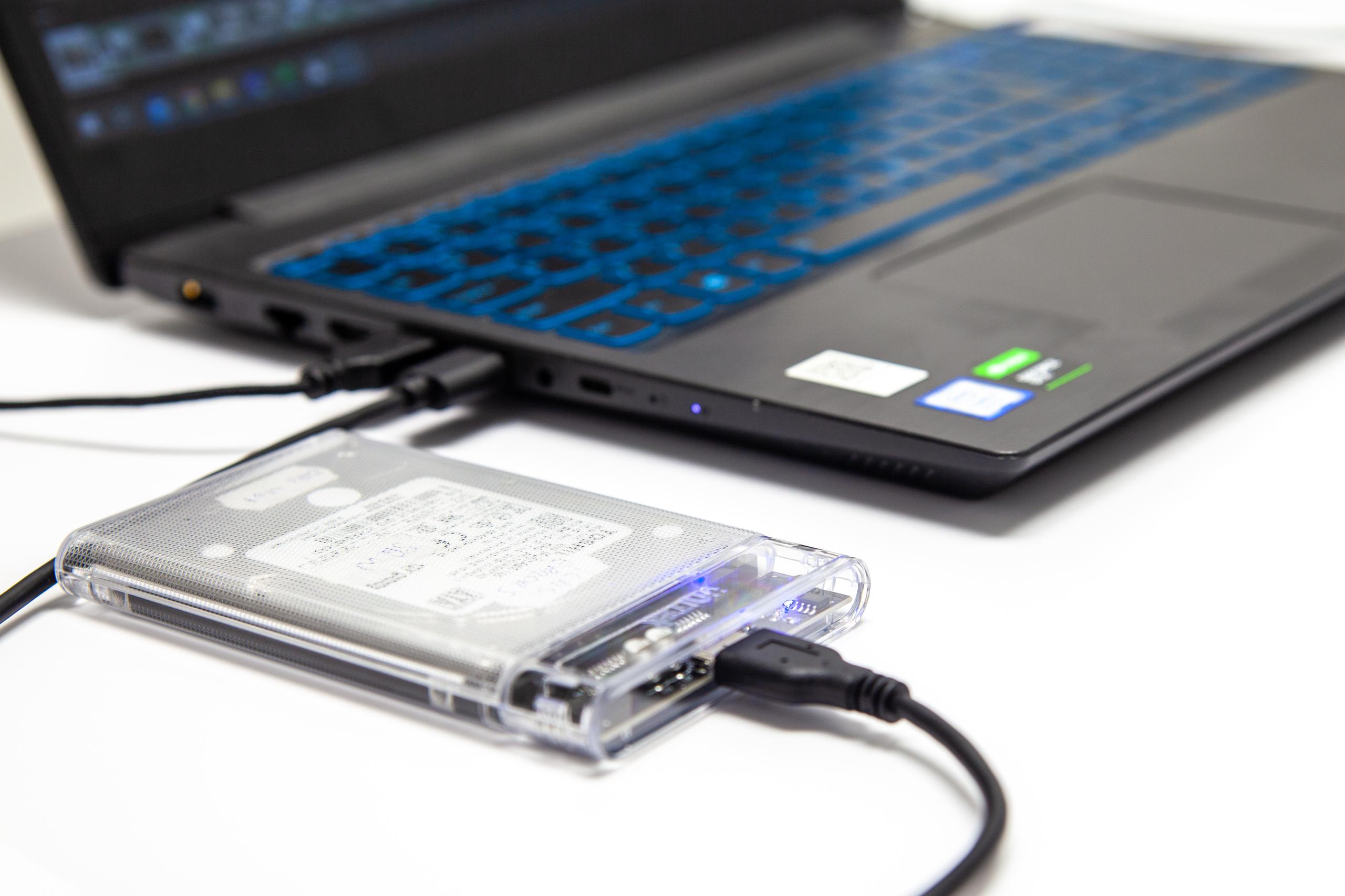 Podłącz SATA przez USB-C