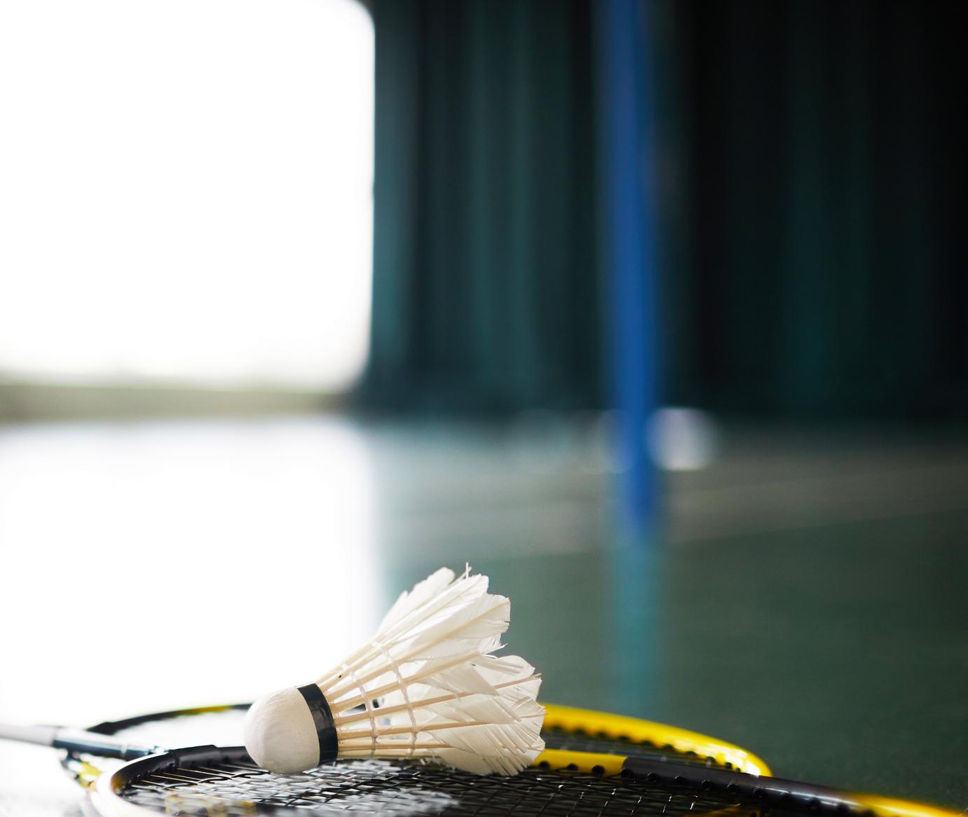 Zestaw trzech lotek piórkowych - najlepsze rozwiązanie dla doskonalenia swojej techniki gry w badmintona!