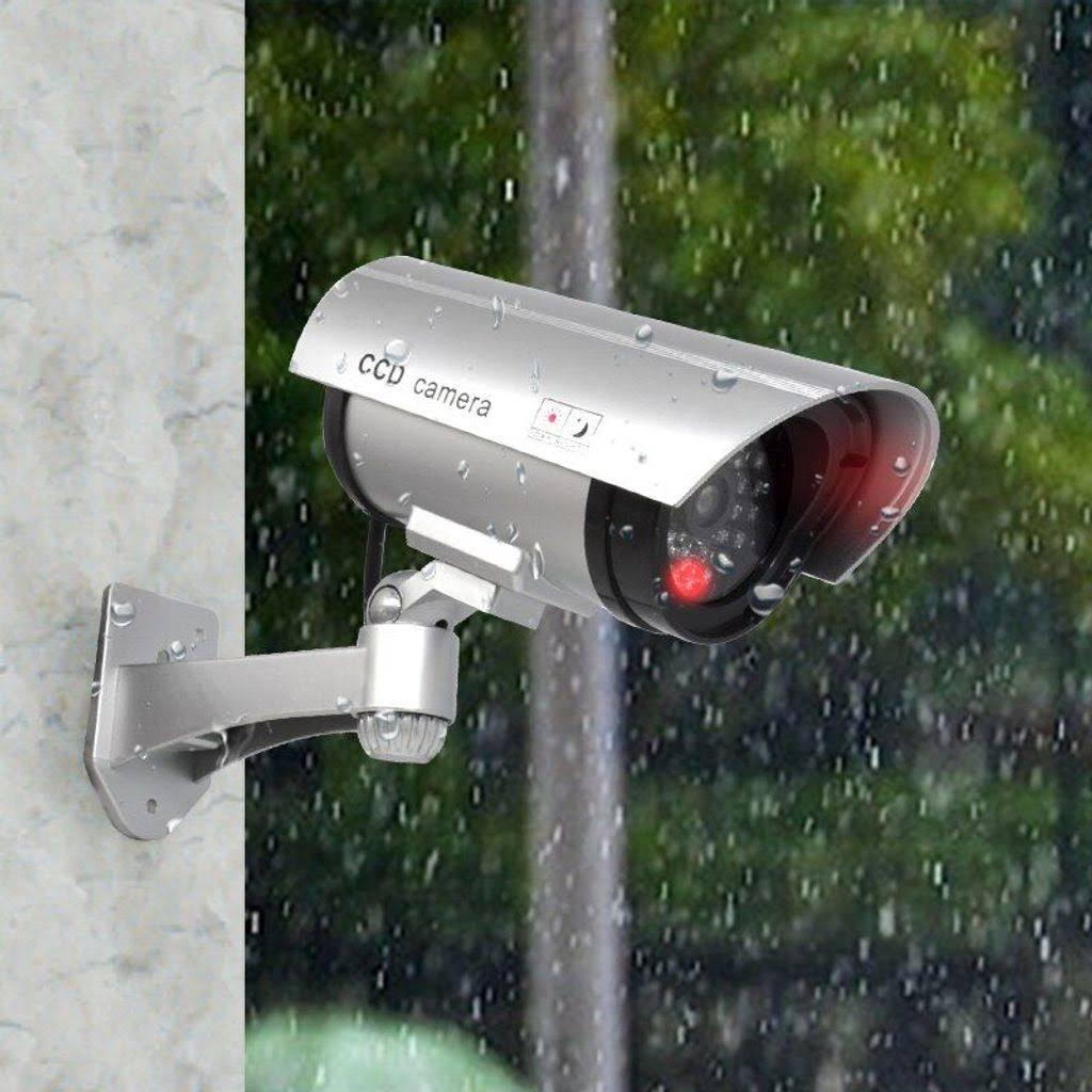Srebrna atrapa kamery tubowej AT-1B-S odporna nawet na trudne warunki pogodowe