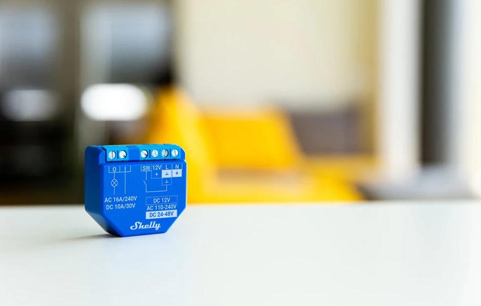 Przekaźnik bezpotencjałowy Shelly PLUS 1 Wi-Fi - inteligentne rozwiązanie umożliwiające pełnię kontroli nad urządzeniami elektrycznymi w Twoim domu
