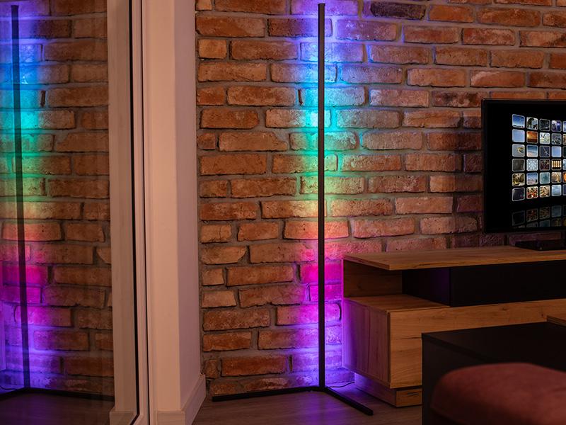 Pokoloruj swoją przestrzeń z lampą narożną Tracer Ambience Smart Corner