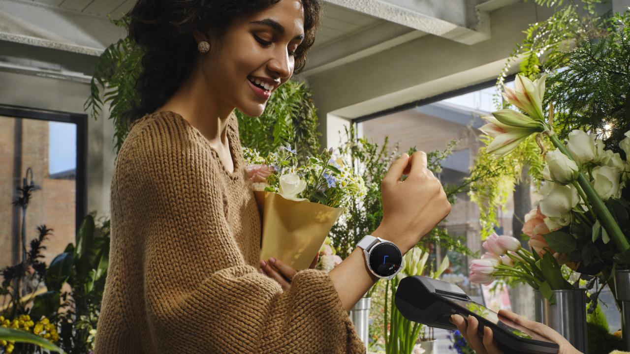 Smartwatch Xiaomi Watch 2 - zostaw portfel w domu: po prostu dotknij zegarka, aby płacić - także w podróży!