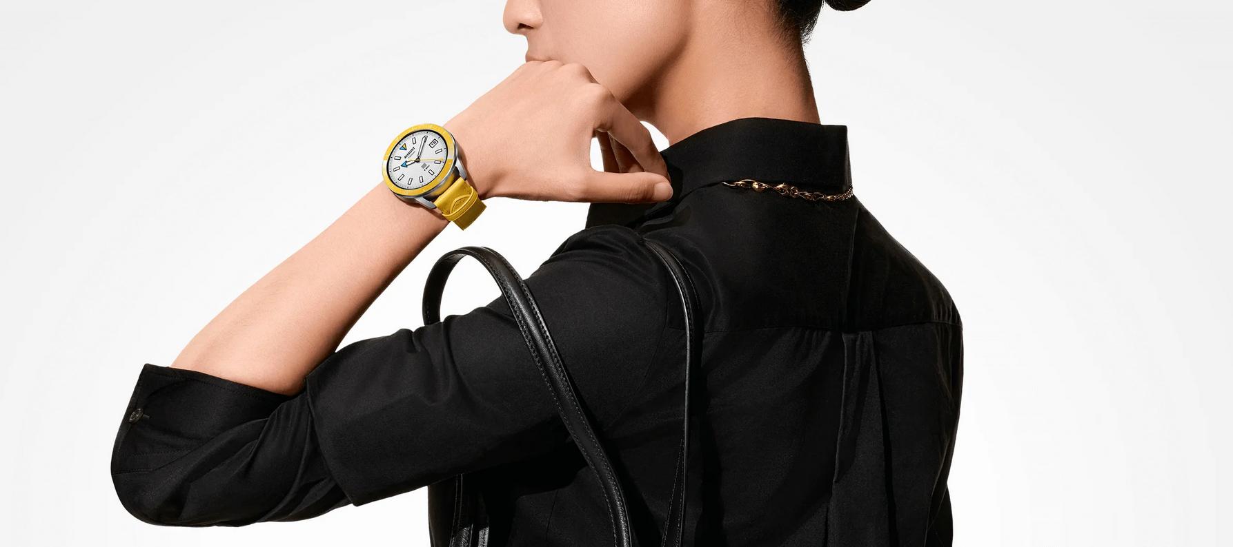 Smartwatch Xiaomi Watch S3 - zgrabna konstrukcja zaczepu, prostota i stylowa elegancja dopasowana do każdego outfitu