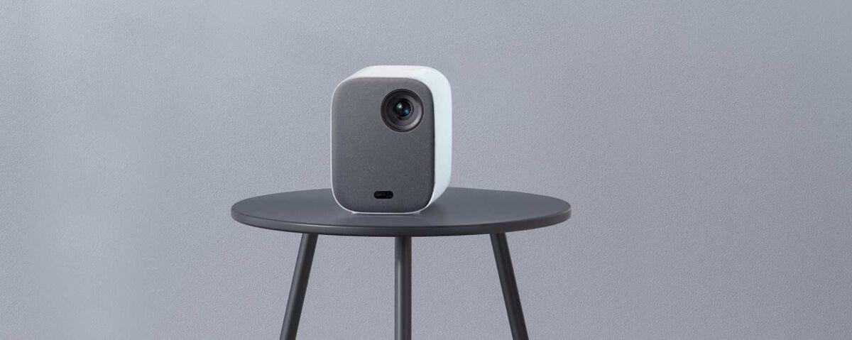 Stwórz swoje własne kino domowe z projektorem Xiaomi Mi Smart Projector 2